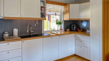 Refrigerador, lavavajillas y cafetera y tetera