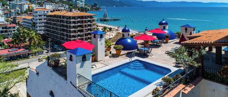 حمّام سباحة خارجي، حمّام سباحة مُدفَّأ