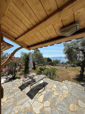 Terrace/patio - Farmhouse in an olive grove in Pelion Greece near Volos directly by the sea (Afissos)
