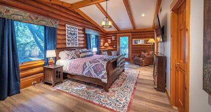 Luxury Cabin in the Woods, near 3 Golf Courses.