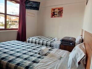 8 Schlafzimmer, Schreibtisch, WLAN, Bettwäsche