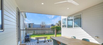 Port Retreat - Central, Pet Friendly Home