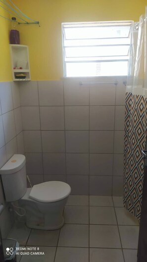 吹风机、毛巾、肥皂、洗发水