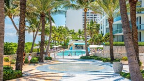 A heated pool - Private Residence at Carillon Miami Resort - 911 (Miami Beach)