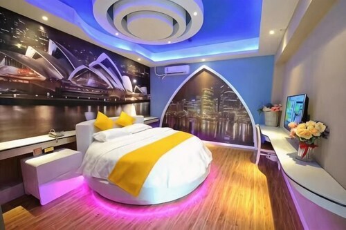 Guilin Lianhua Hotel (Guilin Department Store Xiangshan Park Branch)