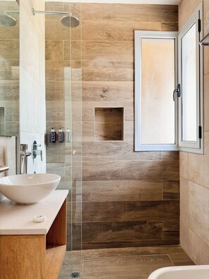 Shower, hair dryer, towels, soap - Casa Foresta (Salta)