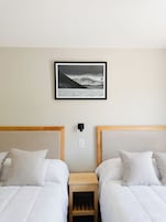Habitación doble superior, vistas al jardín | Ropa de cama de alta calidad, caja fuerte, cortinas opacas y wifi gratis