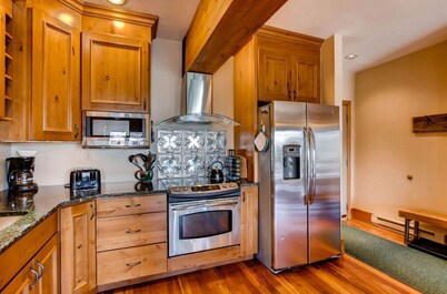Luxury 3BR Condo | Incredible Valley Views