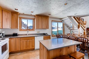 Fridge, microwave, oven, stovetop - Rustic Mountain Retreat with Stunning Views (Crested Butte)