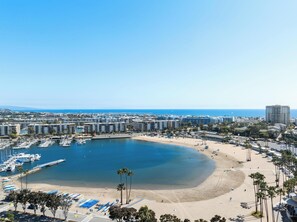 Beach - "Sky-High Elegance WaterFront Penthouse 4 Beds" (Marina del Rey)