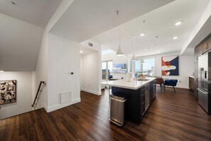 Interior - "Sky-High Elegance WaterFront Penthouse 4 Beds" (Marina del Rey)
