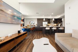 Living area - "Sky-High Elegance WaterFront Penthouse 4 Beds" (Marina del Rey)