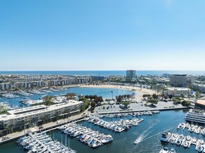 Marina - "Sky-High Elegance WaterFront Penthouse 4 Beds" (Marina del Rey)