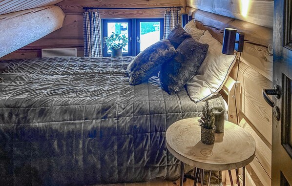 5 bedrooms, travel cot, free WiFi