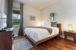 6 bedrooms, travel cot, WiFi, bed sheets