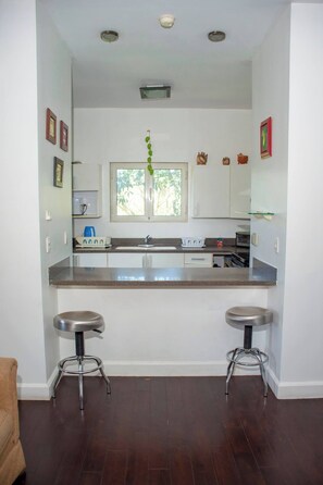 Fridge, microwave, oven, stovetop - Cozy Fully Equipped Condo 3BR -7min walk from Lake
(BAGOPE)