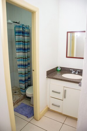 Dusj, håndklær, såpe og sjampo