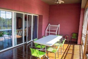 Outdoor dining - Cozy Fully Equipped Condo 3BR -7min walk from Lake

 (BAGOPE)