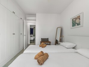 3 slaapkamers, een strijkplank/strijkijzer, wifi, beddengoed