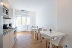 40–tuumainen äly-TV, jossa digitaalikanavat