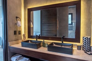 Umweltfreundliche Kosmetikartikel, Haartrockner, Seife, Shampoo