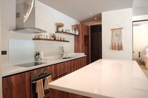 冰箱、微波炉、炉灶、厨具/餐具