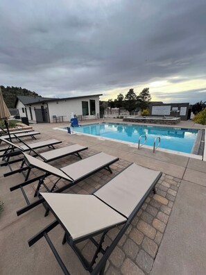 Pool - The Lodge at Zion Red Hawk Resort, Range RV (Apple Valley)