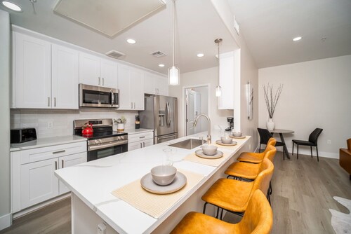 Catalina Foothills Getaway with Gated Community, Pool, AC & WiFi
