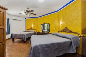 4 عدّة غرف نوم وواي فاي مجانًا وملاءات أسرّة