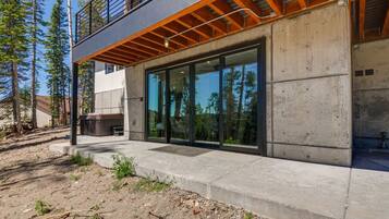 Cabin, 2 Bedrooms | Free WiFi, bed sheets