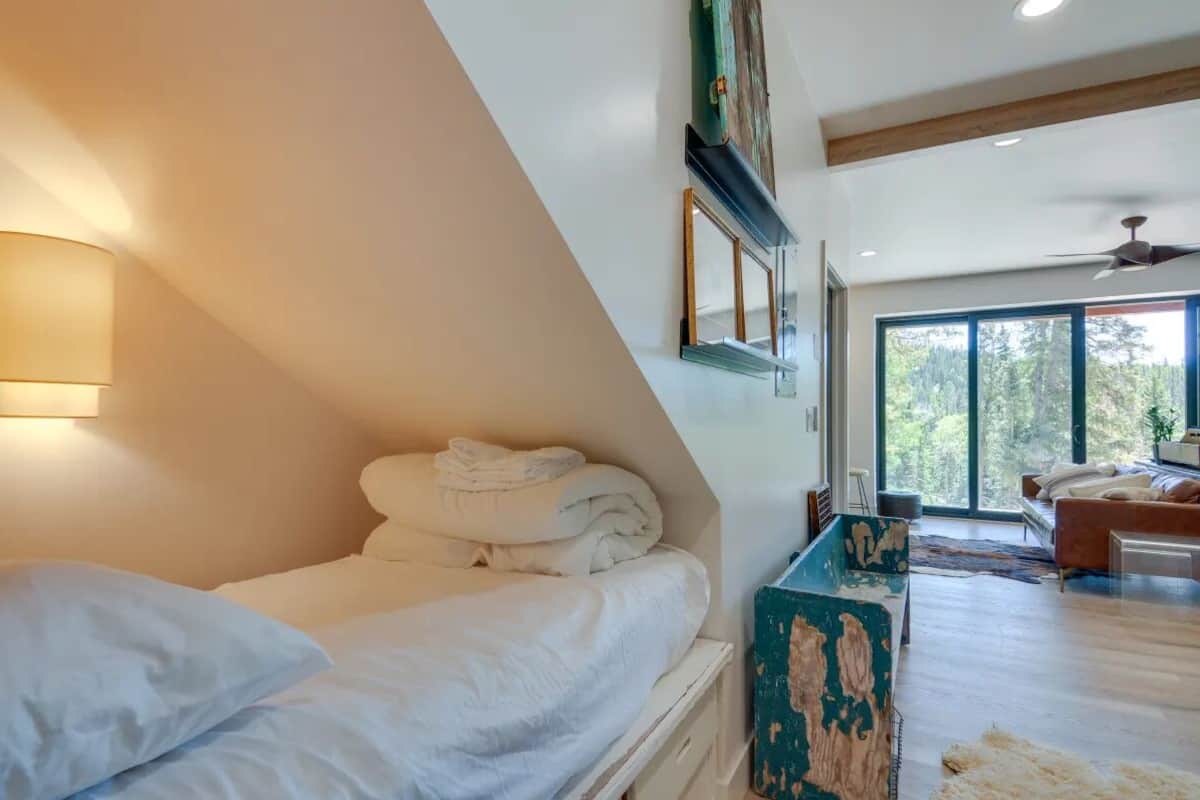 Cabin, 2 Bedrooms | 3 bedrooms, free WiFi, bed sheets