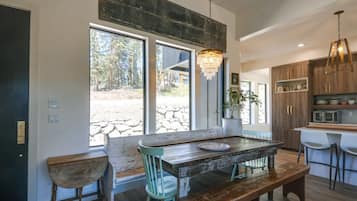 Cabin, 3 Bedrooms | Private kitchen | Coffee/tea maker