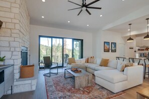 Cabin, 3 Bedrooms | Living area | 32-inch Smart TV with digital channels, TV, fireplace - Alpine  Mountain Escape (Beaver)