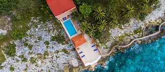 7 Bedrooms, Oceanfront, Bike Path to Town