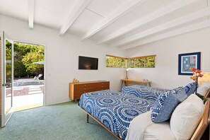 2 عدّة غرف نوم ومكتب ومكواة/لوح كي وسرير سفر