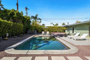 حمّام سباحة خارجي