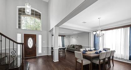 Luxury Dream Home with Pool and Surround Sound System. Close to Splash pad, etc.