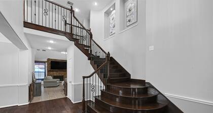 Luxury Dream Home with Pool and Surround Sound System. Close to Splash pad, etc.