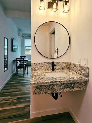 ヘアドライヤー、タオル