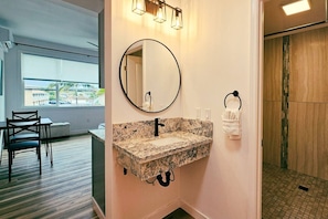 ヘアドライヤー、タオル