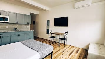 1 bedroom, iron/ironing board, free WiFi