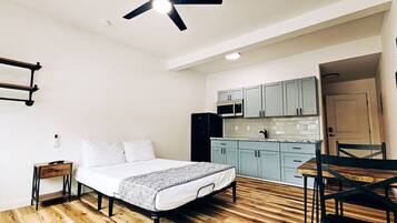 1 bedroom, iron/ironing board, free WiFi