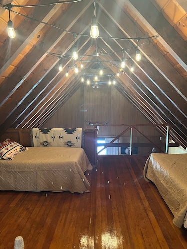 Lost Pines Lodge - Little A - Cabin 2 - Pet Friendly