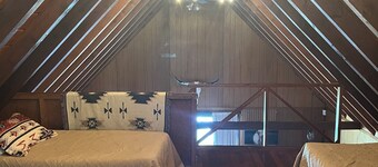 Lost Pines Lodge - Little A - Cabin 2 - Pet Friendly