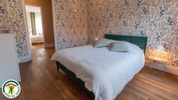 Lit parapluie, Wi-Fi gratuit, draps fournis