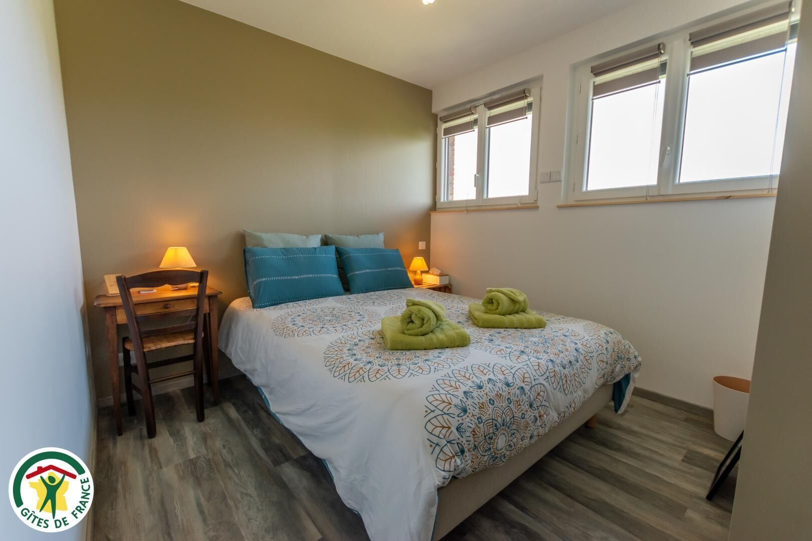 Travel cot, free WiFi, bed sheets