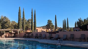 Piscine extérieure, piscine chauffée