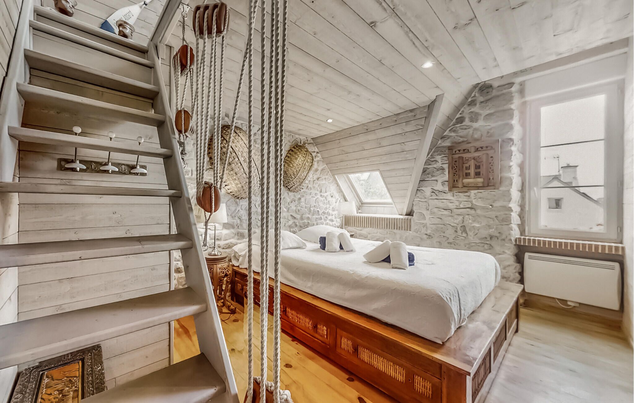 3 室のベッドルーム、旅行用ベビーベッド、WiFi (無料)、ベッドシーツ