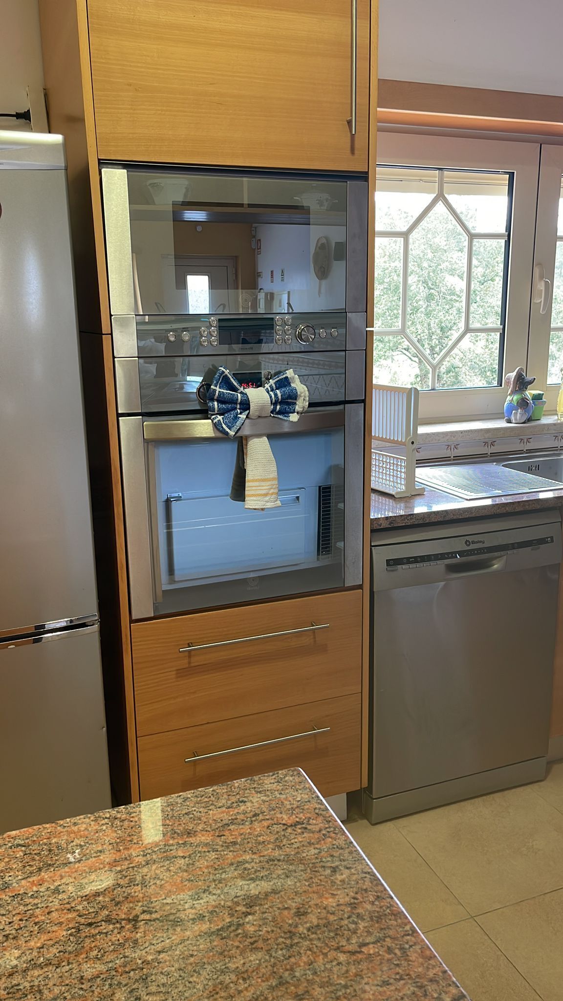 Geladeira, micro-ondas, fogão, cooktop