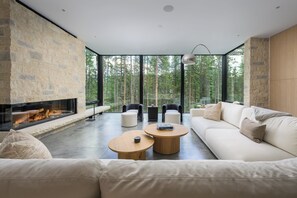 Smart TV, fireplace, video games, ping pong - Canopy House | Large & Luxe | Stunning Ski In Ski Out Chalet (Winter Park)